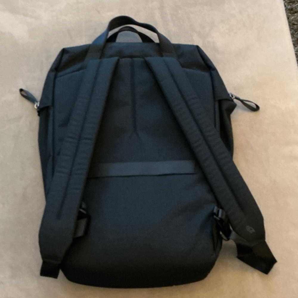 Bellroy Via Workpack in Black - Picture 9 of 12